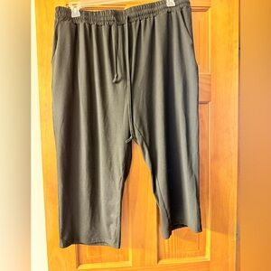 UE Black Relaxed-Fit Cropped Pants